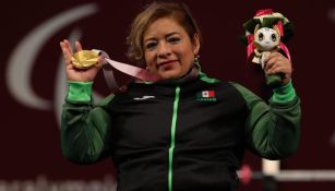 Amalia Pérez con la presea de Oro en Tokio 2020