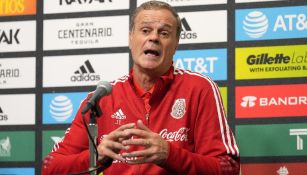 Jorge Theiler durante conferencia de prensa con la Selección Mexicana