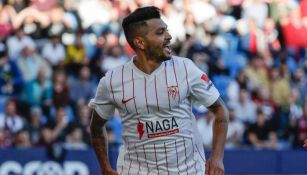 Tecatito Corona en un partido del Sevilla