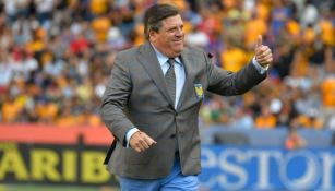 Miguel Herrera previo a un partido