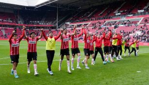 Jugadores del PSV celebran al finalizar el partido