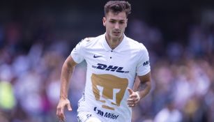 Juan Ignacio Dinenno jugando partido con Pumas en la Liga MX