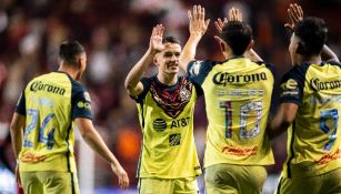 Jugadores del América festejando gol en partido de la Liga MX