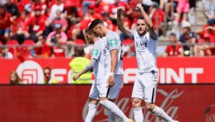 Jugadores del Granada festejando un gol