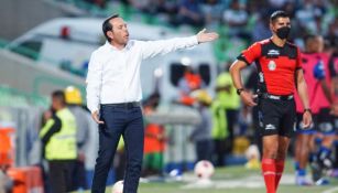 Eduardo Fentanes durante un partido con Santos