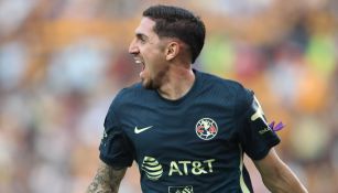 Diego Valdés celebrando un gol con América