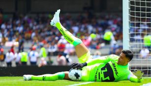 Alfredo Talavera durante un partido con Pumas