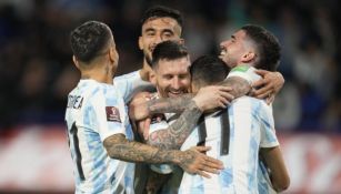 La Selección de Argentina celebrando gol de Messi