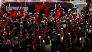 Aficionados del Atlas recibiendo a su equipo