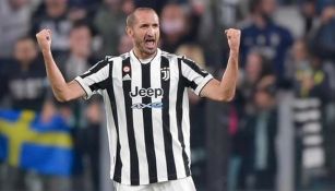 Giorgio Chiellini festejando gol con la Juventus en Serie A