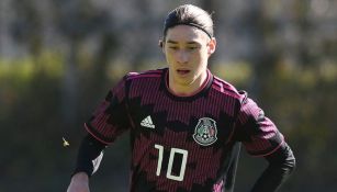 Marcelo Flores en un juego con México