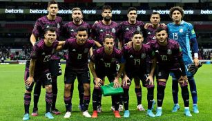 Jugadores de la Selección Mexicana previo a partido en el Estadio Azteca