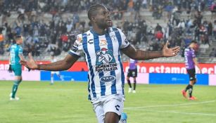 Avilés Hurtado festejando un gol 