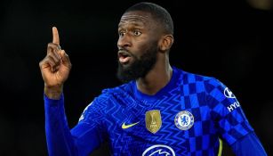 Antonio Rudiger durante un partido con Chelsea