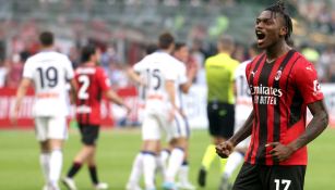 Rafael Leao festejando un gol con el Milan