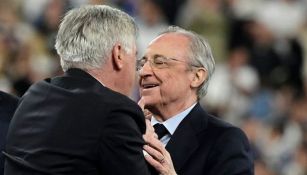 Florentino Pérez felicitando a Carlo Ancelotti