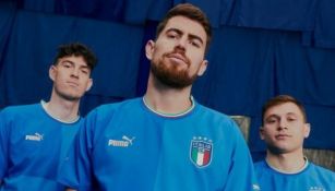 Jugadores de la Selección de Italia presentando el jersey