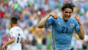 Cavani celebrando un gol con Uruguay