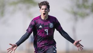 Santi Muñoz celebrando su gol