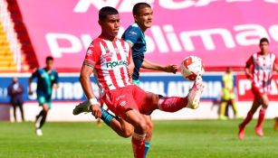 Alcantar en un partido de Necaxa