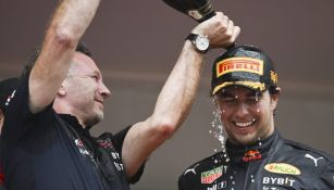 Christian Horner celebra con Checo Pérez en el GP de Mónaco