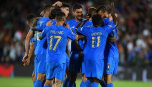 Italia festejando anotación ante Hungría en la UEFA Nations League