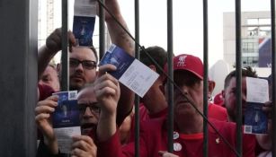 Aficionados del Liverpool en el Stade de France