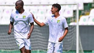 Jugadores de León en acción durante la pretemporada