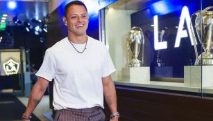 Chicharito llegando a un partido del Galaxy