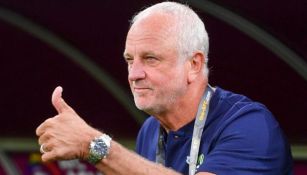 Graham Arnold previo a un partido de Australia