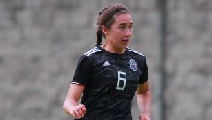 Silvana Flores jugando con la Selección Nacional Femenil