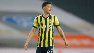 Mesut Özil podría dejar al Fenerbahce para ser gamer