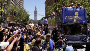 Warriors celebrando su título en San Francisco