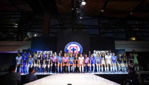 Cruz Azul presentando sus nuevos uniformes