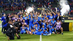 Cruz Azul celebrando el título de la Supercopa de la Liga MX