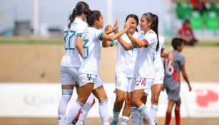 Selección Mexicana celebrando el triunfo vs Perú