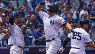 Yankees de Nueva York celebrando jonrón de tres carreras 