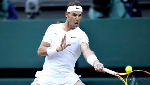 Rafael Nadal en acción en Wimbledon