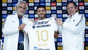 Toto Salvio en su presentación con UNAM a lado de Mejía Barón y Silva