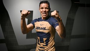 Efraín Velarde presentando la nueva piel de Pumas