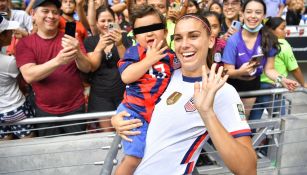 Alex Morgan y el menor al que le regaló su jersey