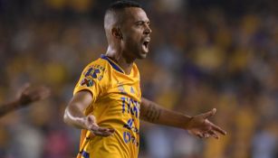 Rafael Carioca en reclamo en un partido con Tigres