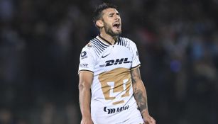 Toto Salvio en acción con Pumas