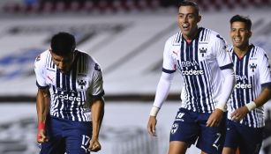 Jugadores de Rayados celebran anotación 