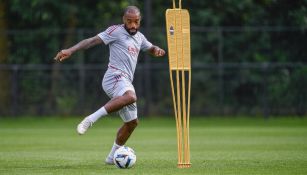 Lacazette en un entrenamiento del Olympique