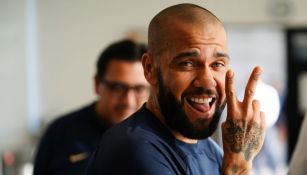 Dani Alves realizando las pruebas médicas con Pumas