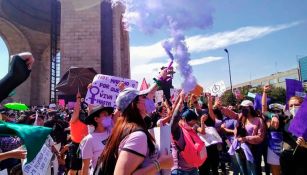 Manifestantes en el Monumento a la Revolución