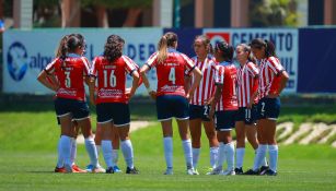 Jugadoras de Chivas Femenil en festejo 