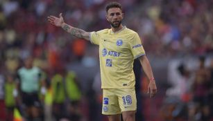 Miguel Layún en acción con América