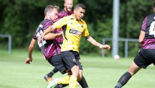 Orbelín Pineda durante un partido del AEK Atenas